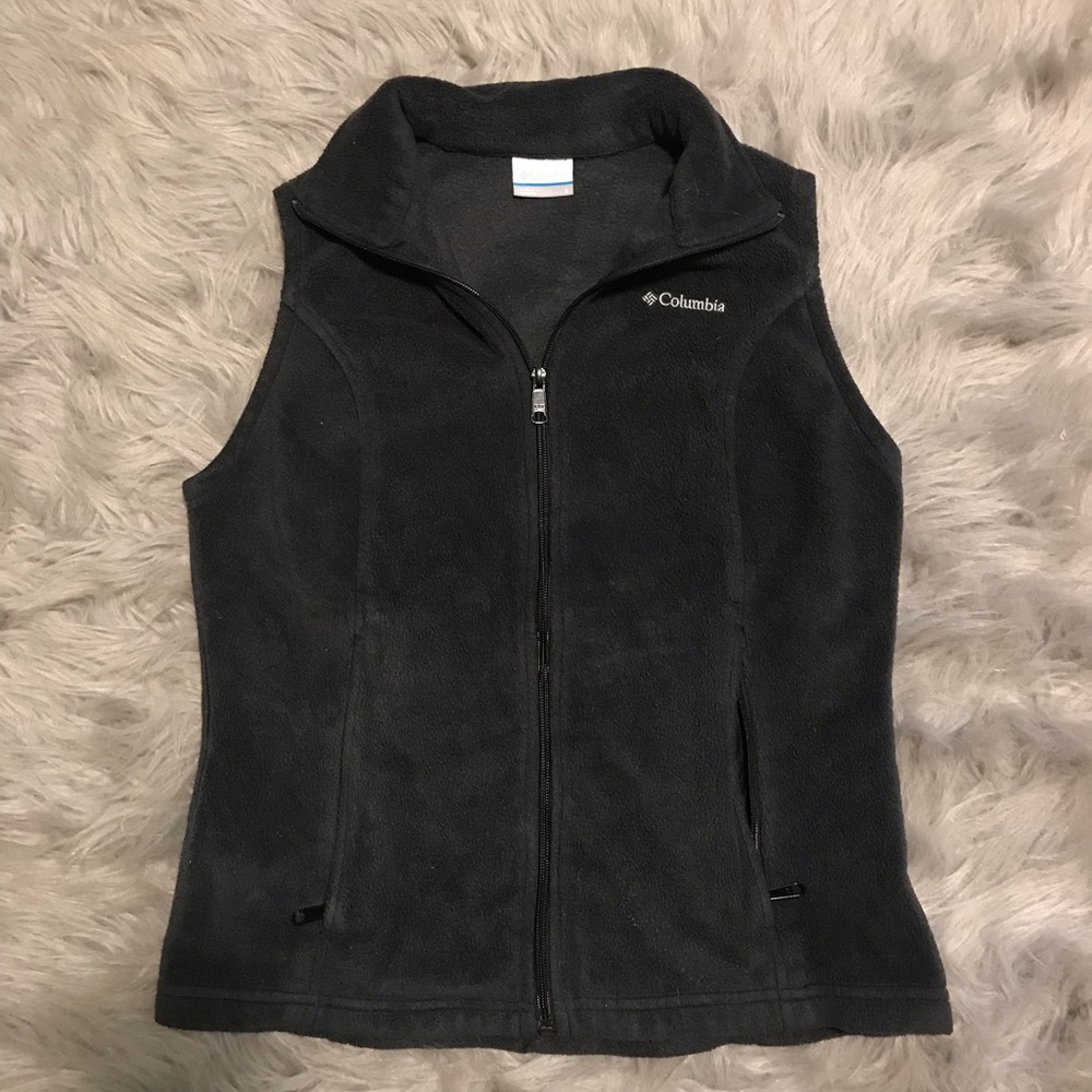 Black preppy Columbia vest